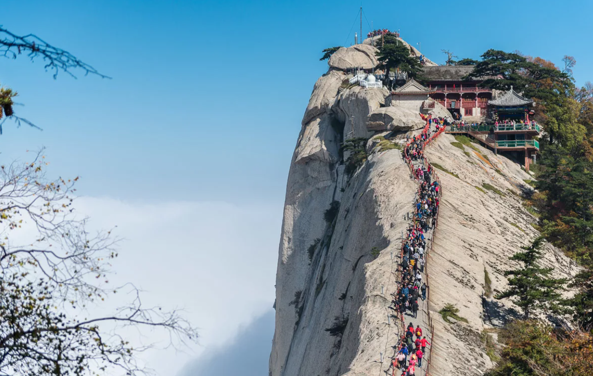 На самый вверх. Горы Huashan Китай. Лестница горы Хуаншань. Небесная лестница на гору Хуашань,.