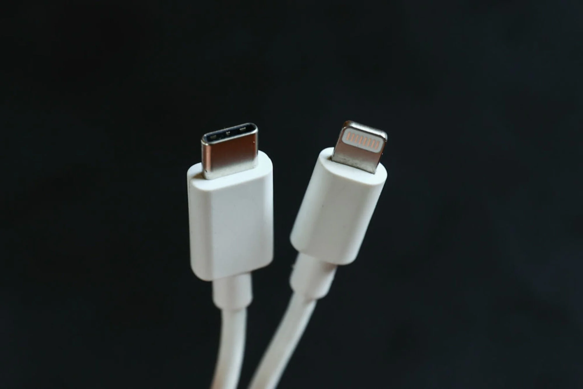 Wire на айфон. Iphone 15 USB C.