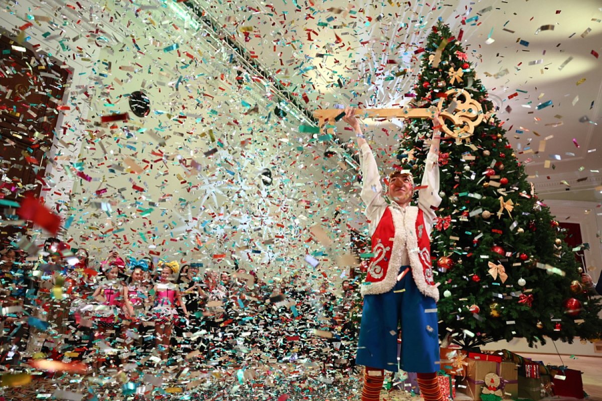    Губернаторской елкой открыли обновленную «Победу» в Волгограде