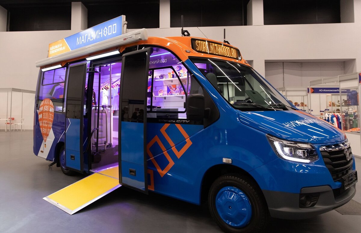 Из Газели можно торговать не только едой. Например, на базе этой Газели CITY создан магазин сувенирной продукции к 800-летию Нижнего Новгорода. Источник фото: nizhny800.ru