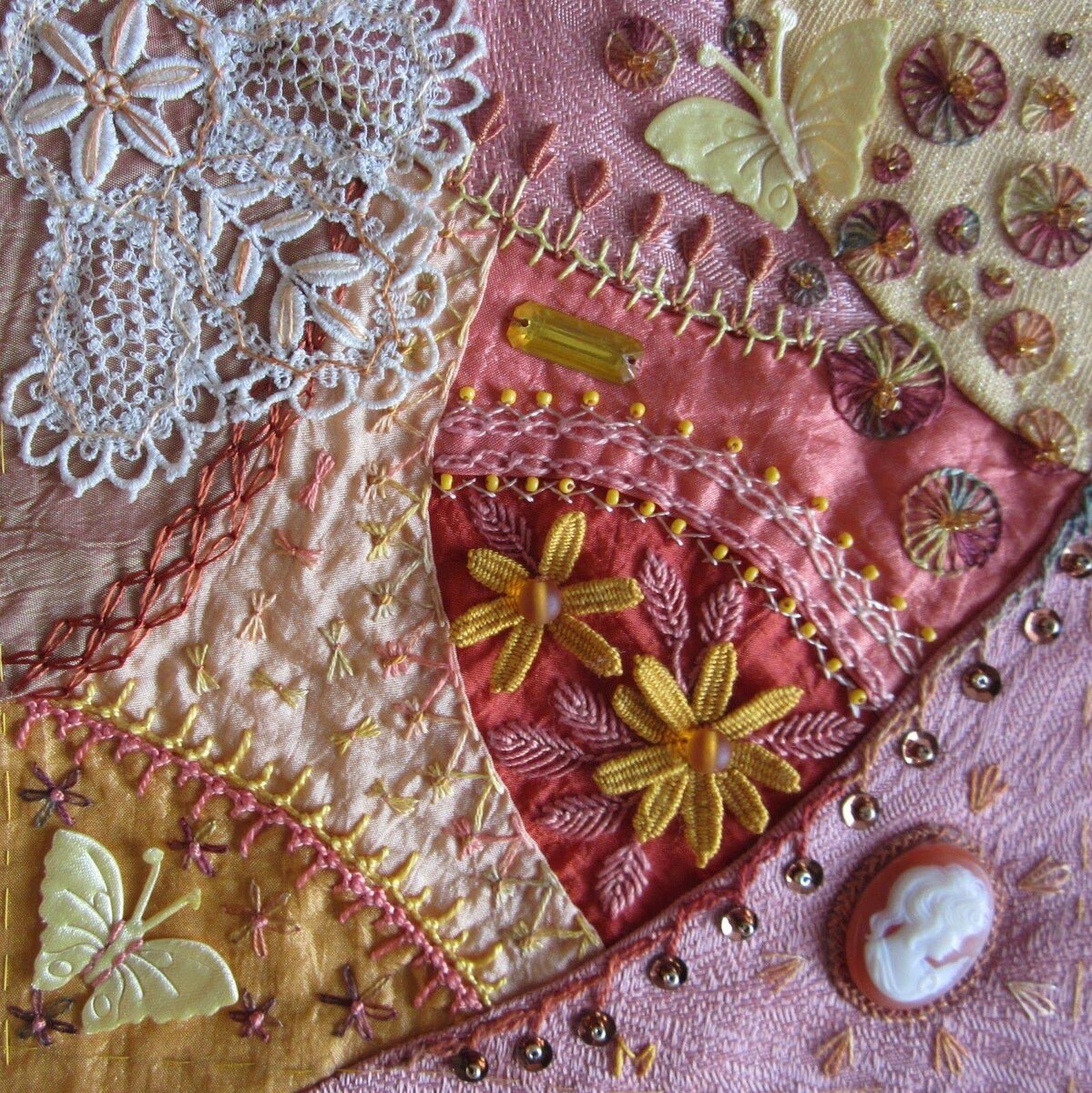 Пэчворк сумасшедший квилт. Crazy patchwork крейзи-пэчворк. Лоскутное шитьё сумасшедший квилт. Крейзи квилт. Платье крейзи-квилт.