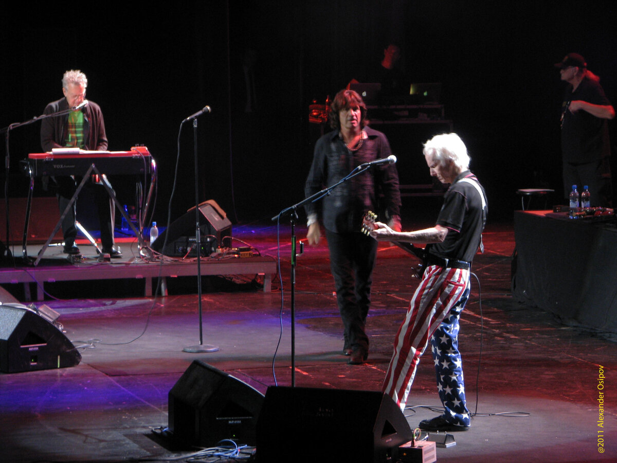 Концерт Ray Manzarek & Robby Krieger of The Doors в Крокус Сити Холле в Москве, 7 июля 2011 г. 