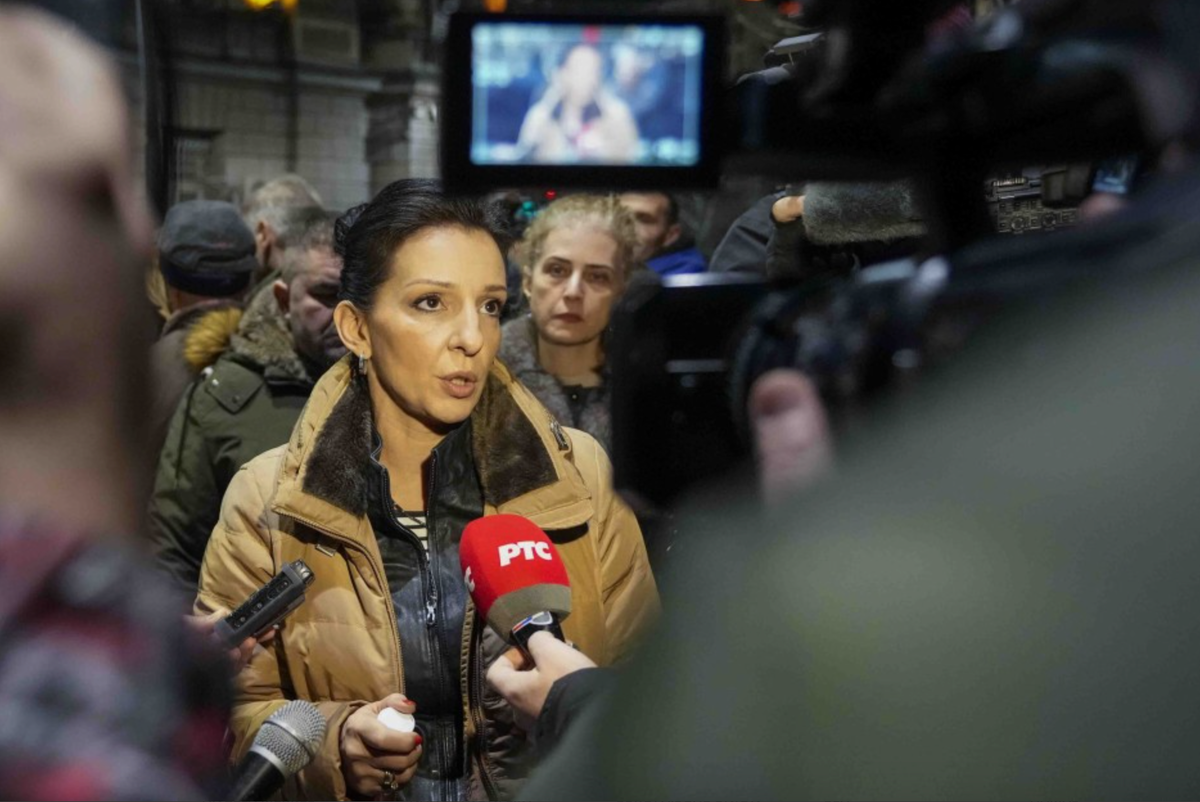 Лидер оппозиции Мариника Тепич во время акции протеста у здания избирательной комиссии в Белграде во вторник © AP