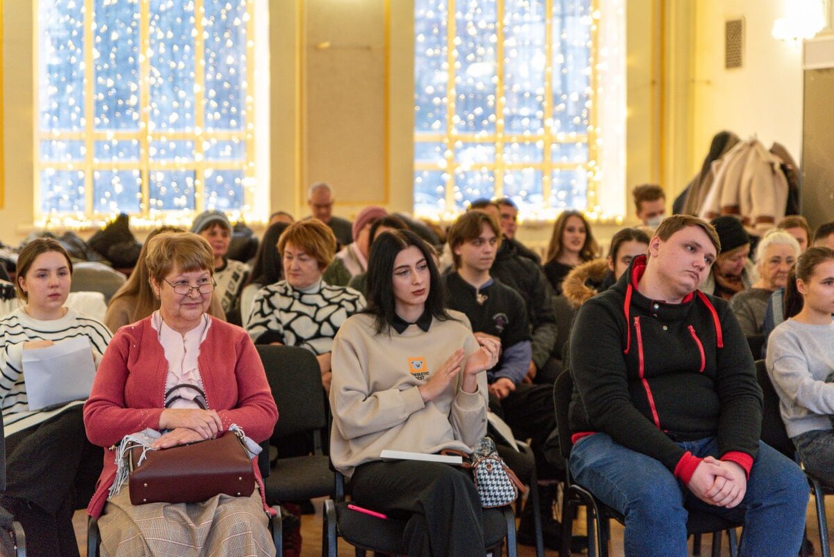 В Курске 29 детям-сиротам и детям, оставшимся без попечения родителей,  выдали ключи от квартир | Вести-Курск | Дзен