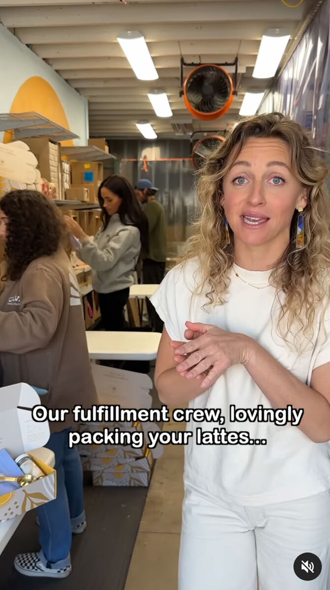 Меган Маркл была замечена в рекламе кофейного бренда Clevr Blends. 