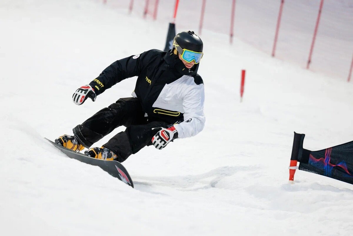    Сноукайтинг, купание в проруби и керлинг: зимние виды спорта для тех, кто не сидит на месте в новогодние праздники (фото 1)