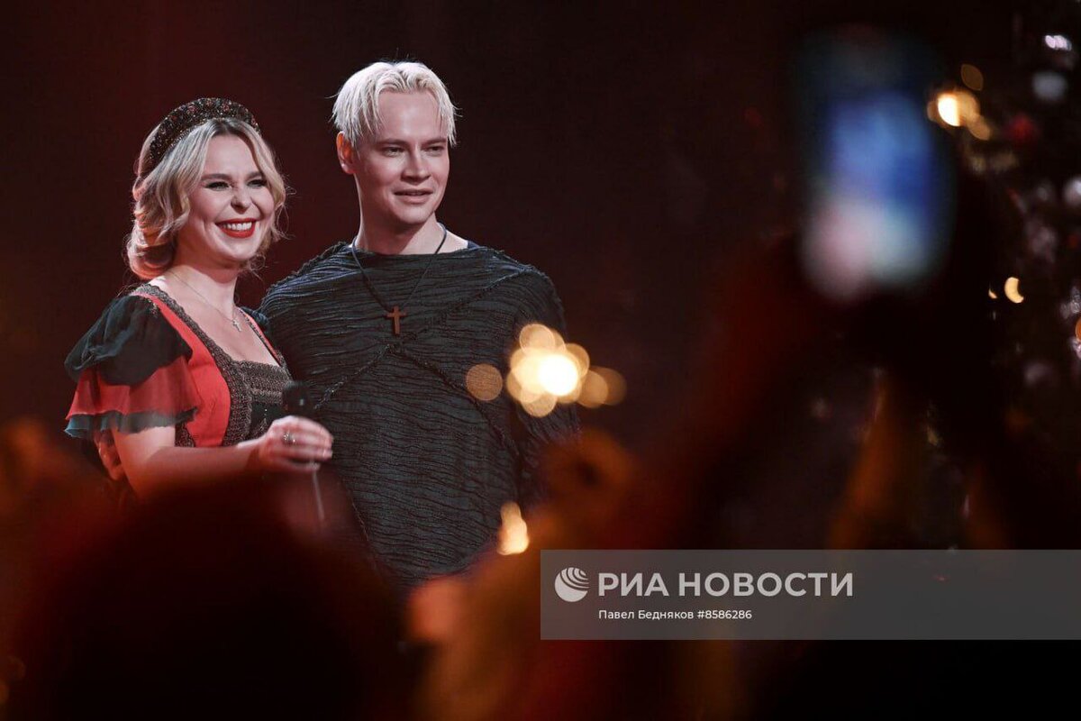 Новогодняя ночь. Голубой огонёк телепередача. Уральские пельмени голубой огонек. Телепрограмма в новогоднюю ночь 2024. Певица новый год.