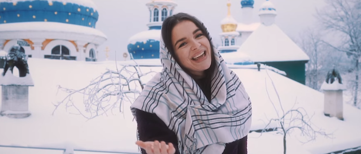 Алина Виардо. Кадр из клипа "Ночь свята".