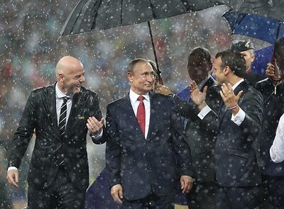 МАКРОН ХОРОШО ПОМНИТ ФИНАЛ ЧЕМПИОНАТА МИРА В РОССИИ. ФОТО: FIRO/SEBASTIAN EL-SAQQA/GLOBALLOOKPRESS