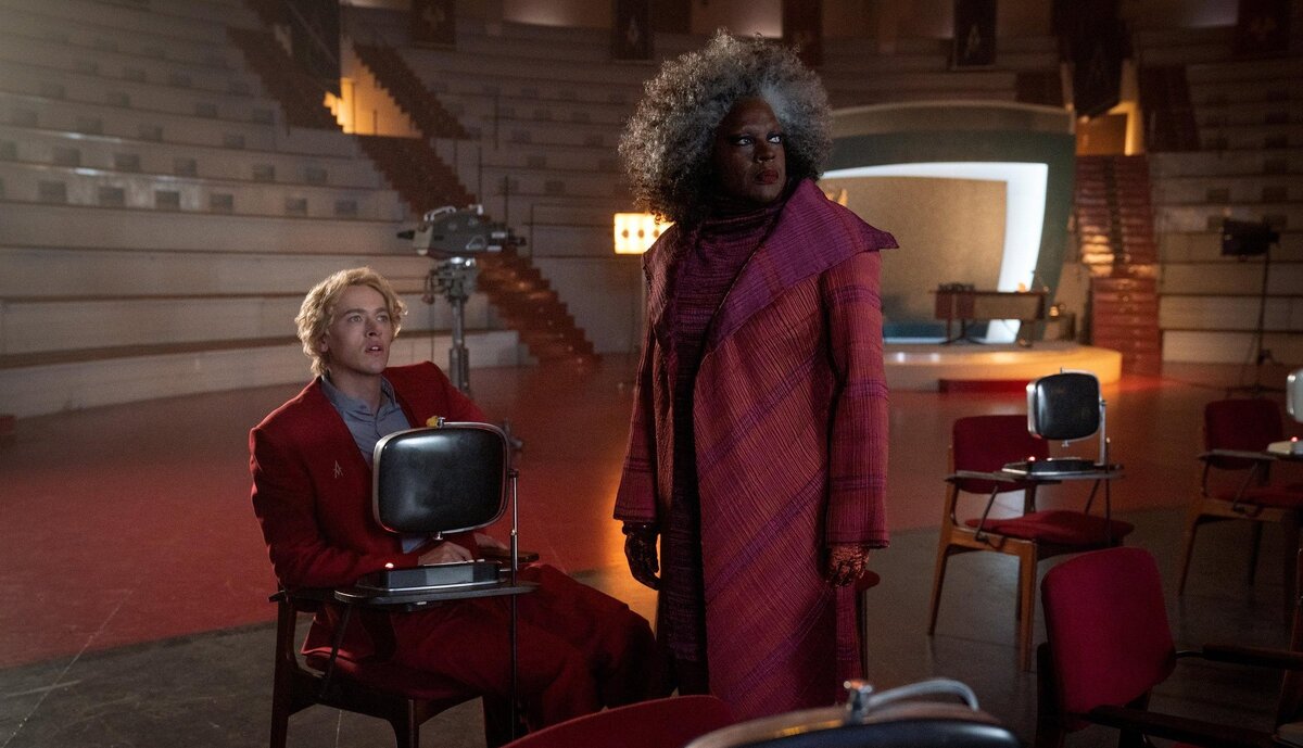 кадр из фильма "Голодные игры: Баллада о змеях и певчих птицах" (The Hunger Games: The Ballad of Songbirds & Snakes) / источник imdb.com