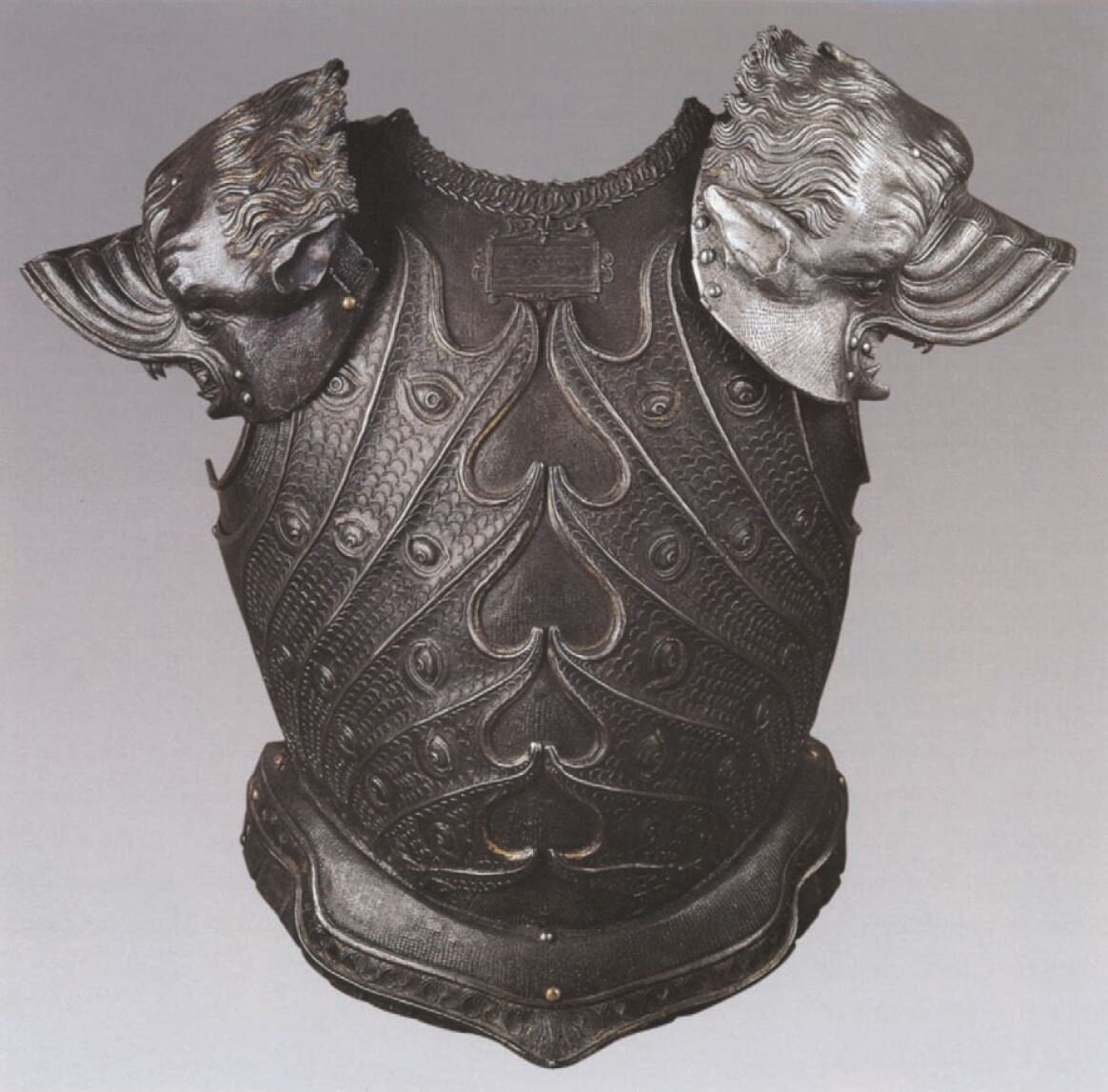 миланский латный доспех. латный доспех максимилиана. латный доспех рыцарь. мастер доспехов. шлем филиппо негроли.