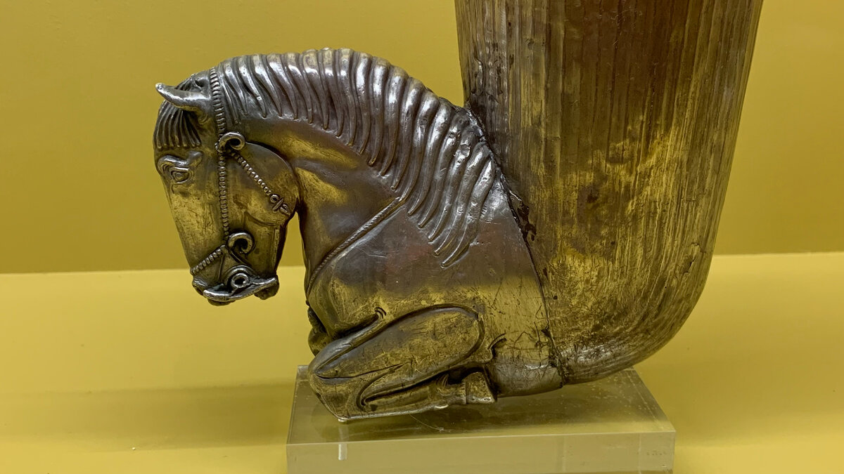Ритон с протомой коня из Клада Эребуни. Историко-Археологический музей "Эребуни" г.Ереван