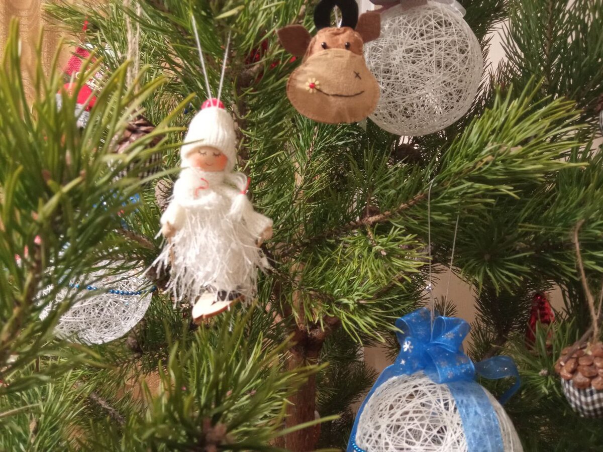 Елочку нарядили