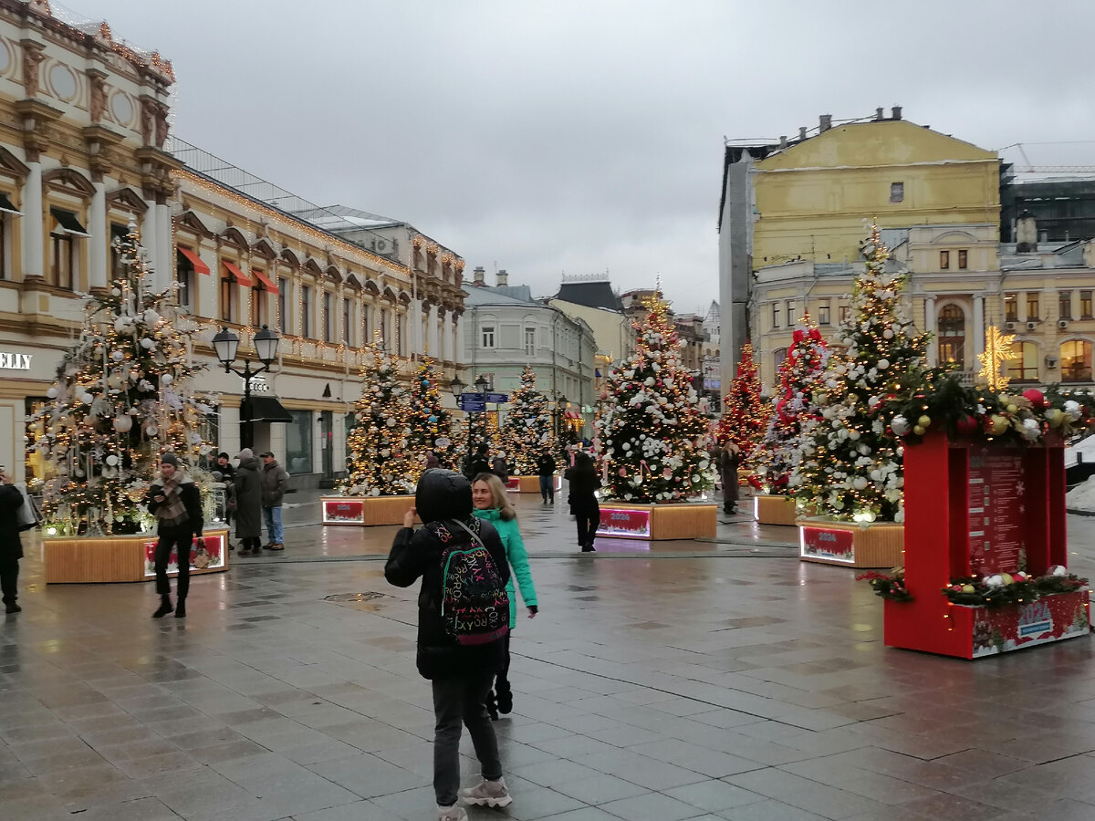 Манежная площадь достопримечательности. Площадь красной площади в москве. Площадь в москве 7. Дворец победы москва красная площадь. Площадь в москве 7.