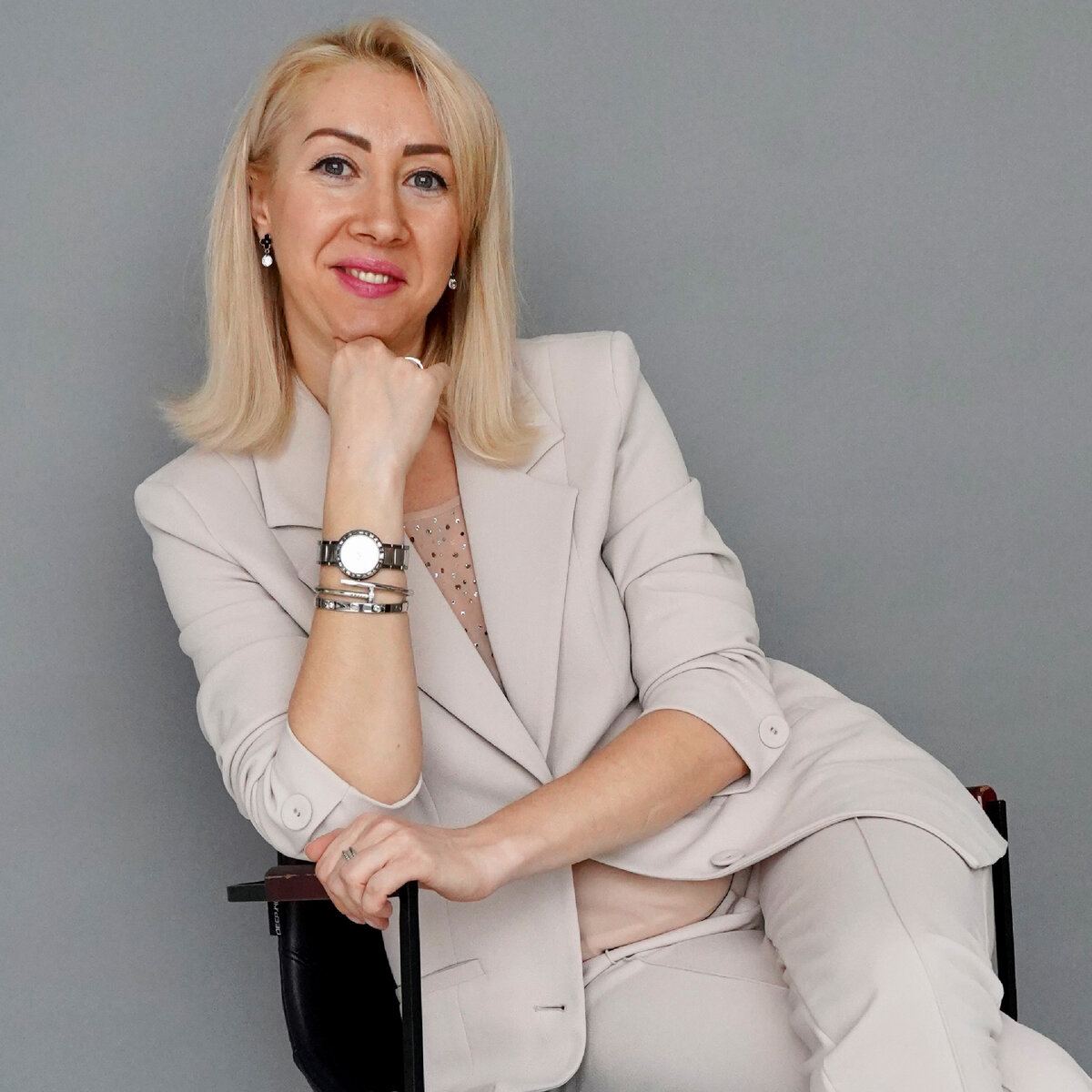 Елена Сазонова, провожу тренинги / обучение по сервису, продажам и эффективному управлению.