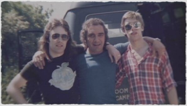 Стив Харрис и Вик Велла (в центре)