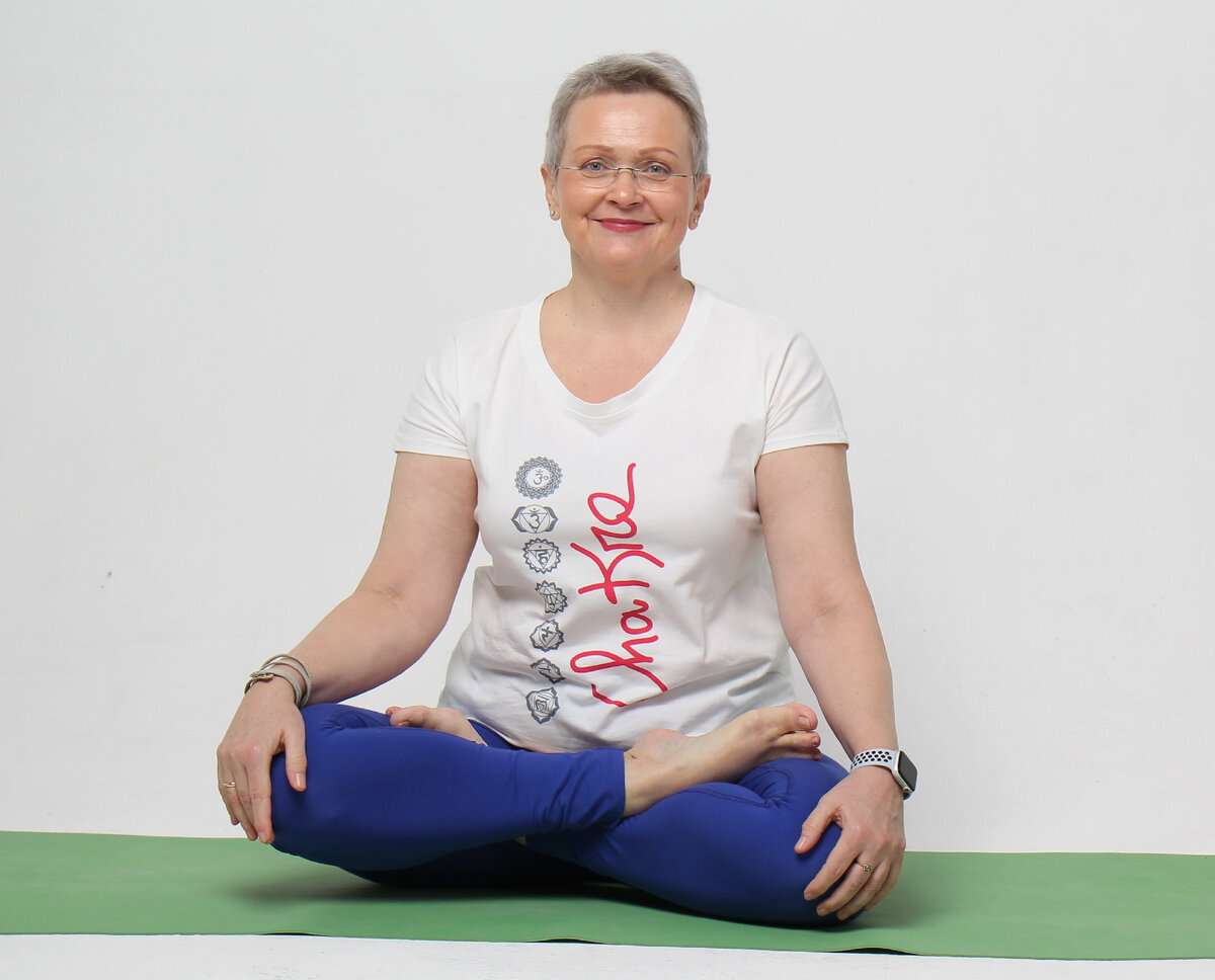 Инструктор по йогатерапии Елена Куевда.