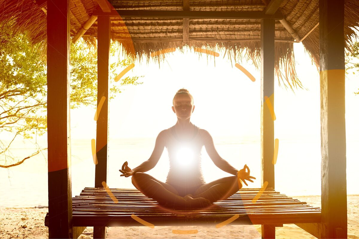 Сиддхасана Будда. Тайская медитация. Медитация в йоге. Девушка медитирует.
