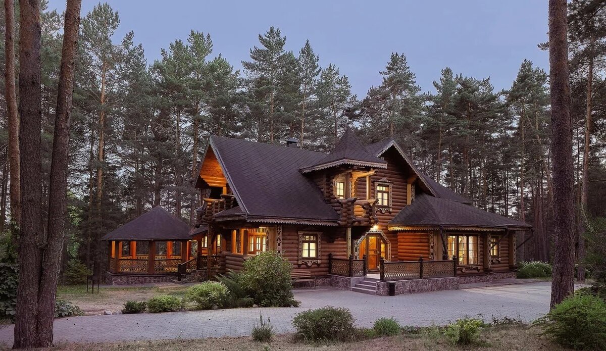 Главное здание отеля Велес