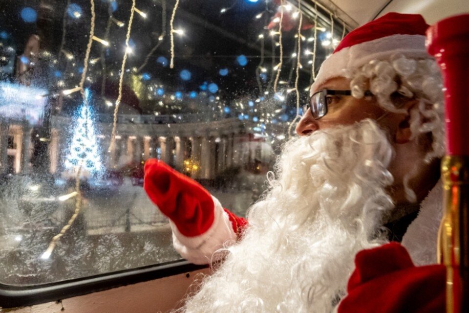    К примеру, даже сам Дедушка Мороз не сможет подъехать к Театралке. Олег ЗОЛОТО