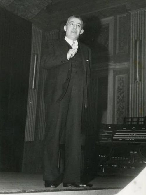    Анжело Викари