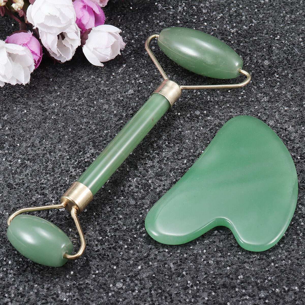 массажер для лица jade roller. роллер гуаша нефрит. нефритовый ролик и скребок гуаша. гуаша для лица роллер кварцевый. массажер скребок гуаша.
