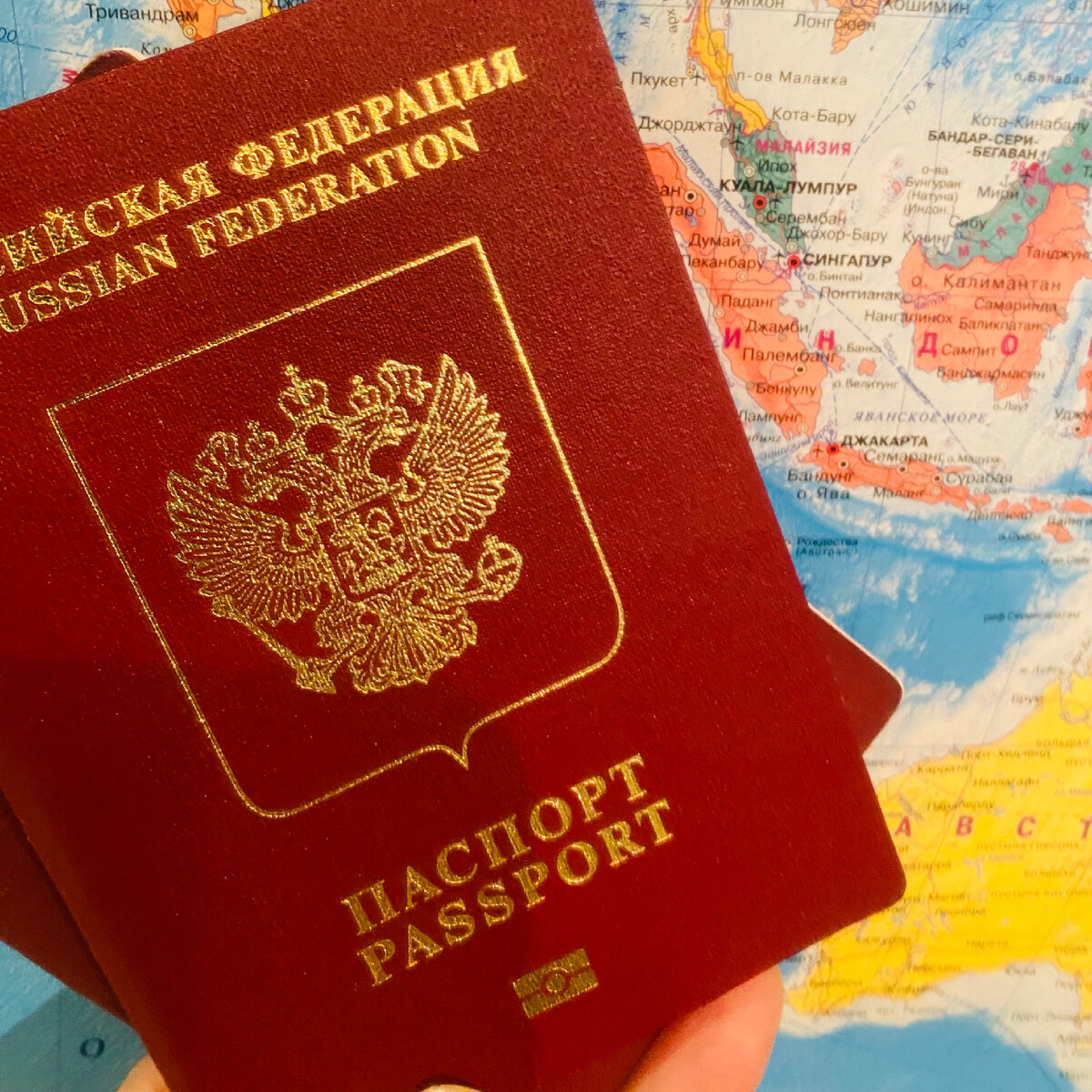 Как он копил на поездку полгода, но загранпаспорт на границе изъяли. Новые страшилки для россиян