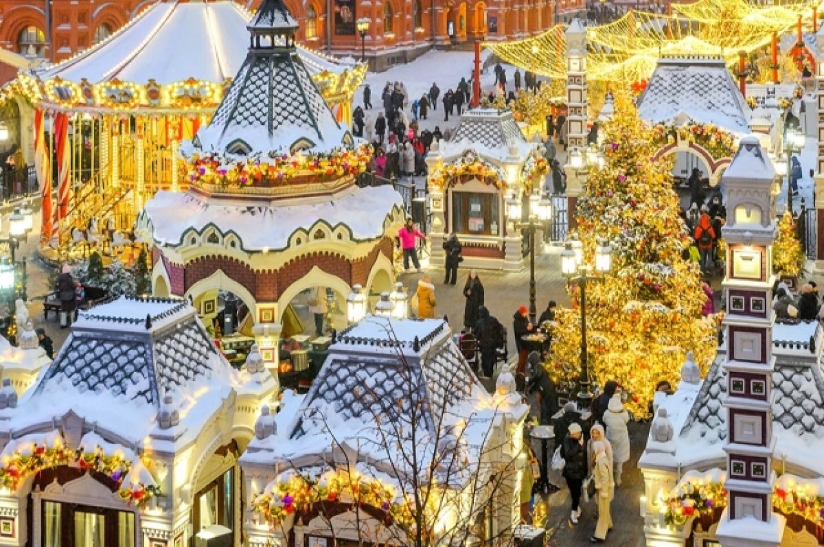    Собянин: более 72 тыс. магазинов и кафе украсили к Новому году в Москве