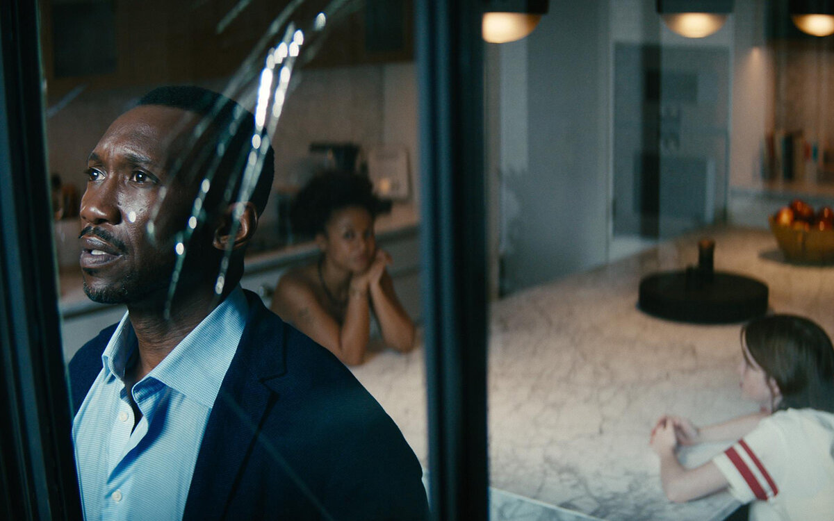 Оставить мир позади 2023 содержание. Оставить мир позади 2023 содержание. Джулия робертс грудь. Оставить мир позади 2023 содержание. Мира фильм 2023.