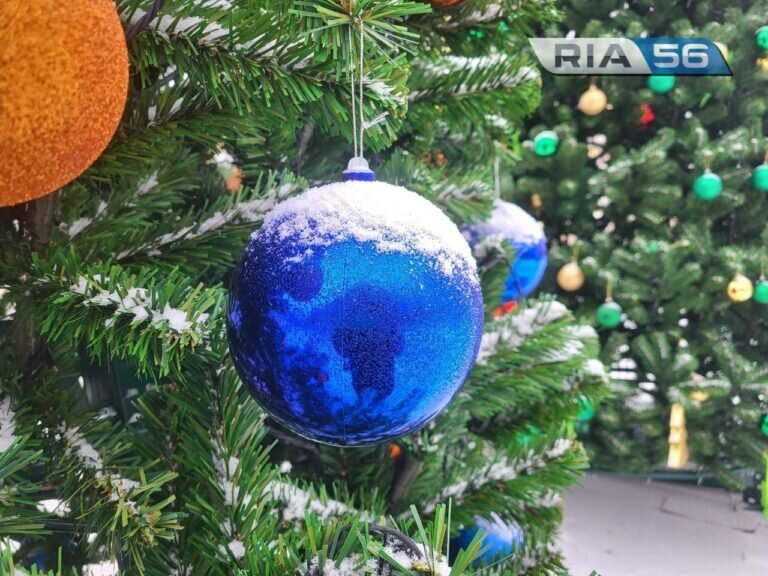    24 декабря парк «Тополя» в Оренбурге приглашает на открытие новогодней елки Марина Шарт