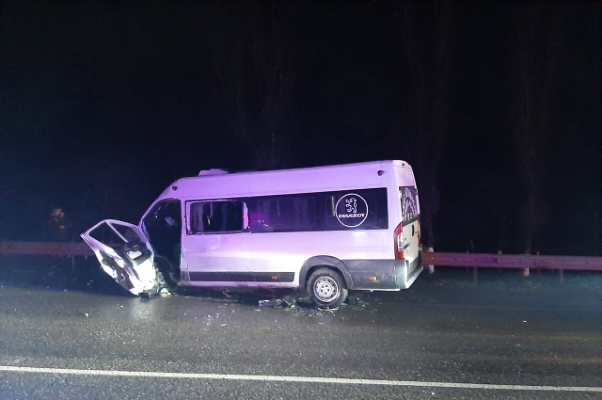    В ДТП с микроавтобусом в Краснодарском крае пострадали семь человек