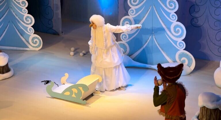    Артисты татарского драмтеатра им. Файзи показали новогоднюю программу детям бойцов СВО Кристина Просвиркина