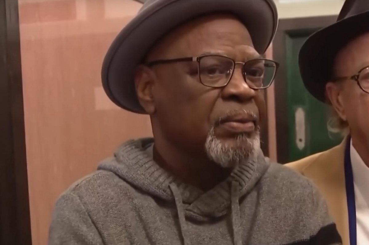    Глинн Симмонс.