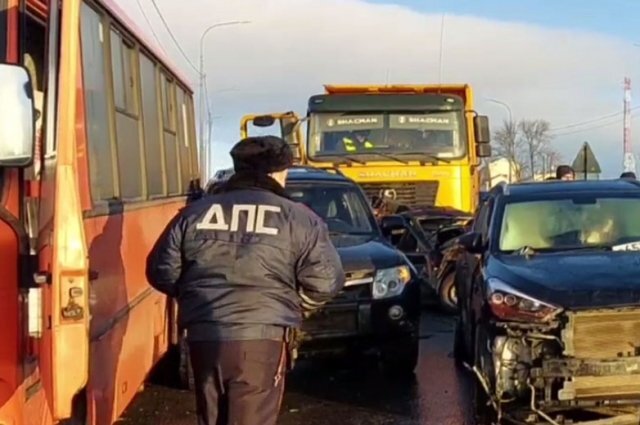    Что известно о ДТП с 14 автомобилями под Нижним Новгородом?
