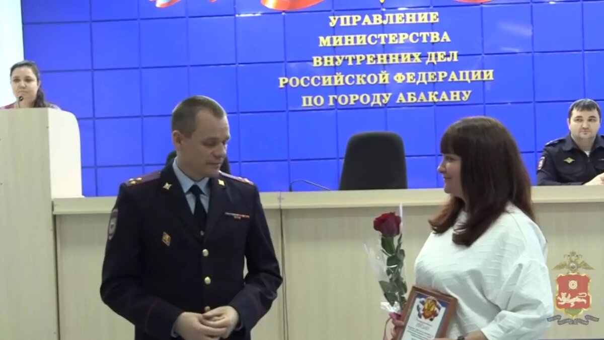     Жительница Абакана Татьяна Трофимова уберегла пенсионерку от перевода денег мошенникам, сообщает МВД по Хакасии.