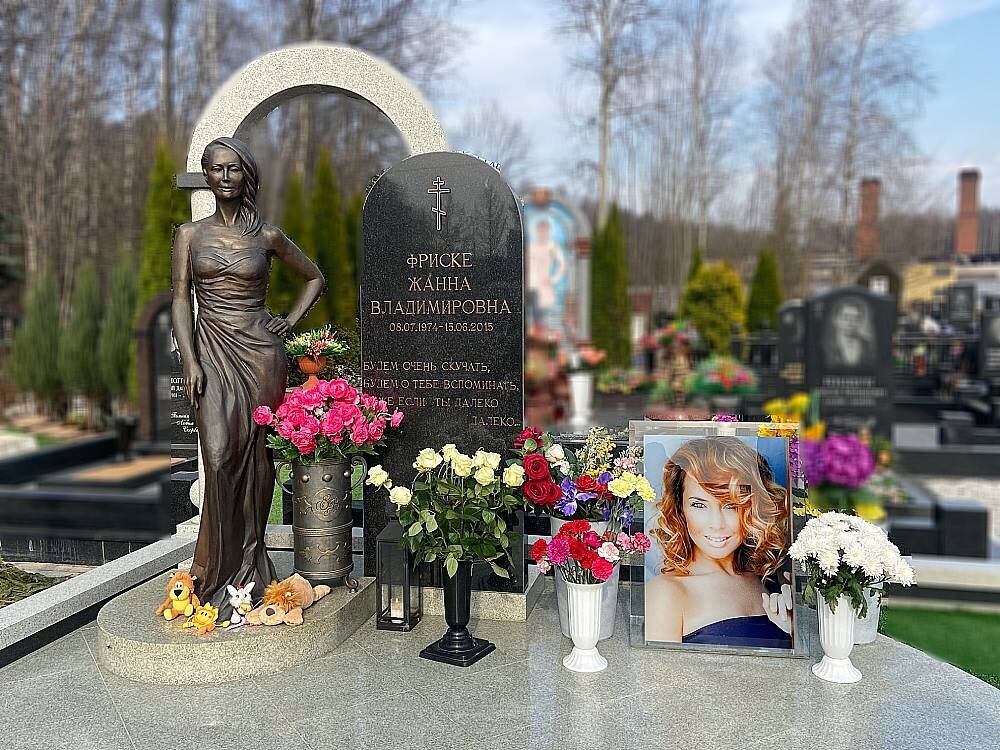 Фото могилы Жанны Фриске из итернета https://clck.ru/37FufM
