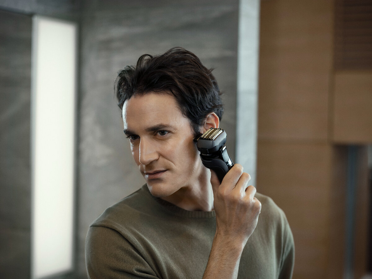 Бритвы Panasonic оснащаются откидным триммером / Фото Panasonic Global