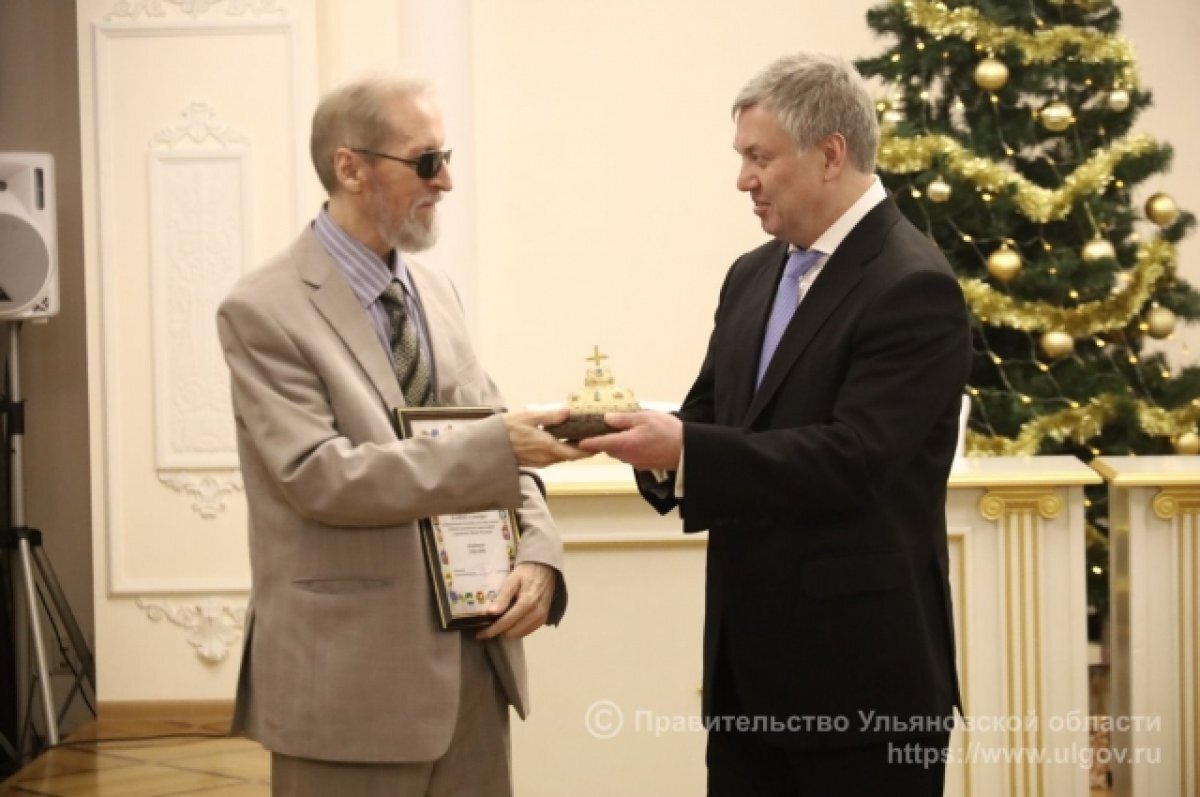    Автор слов гимна Ульяновской области получил «Шапку Мономаха»