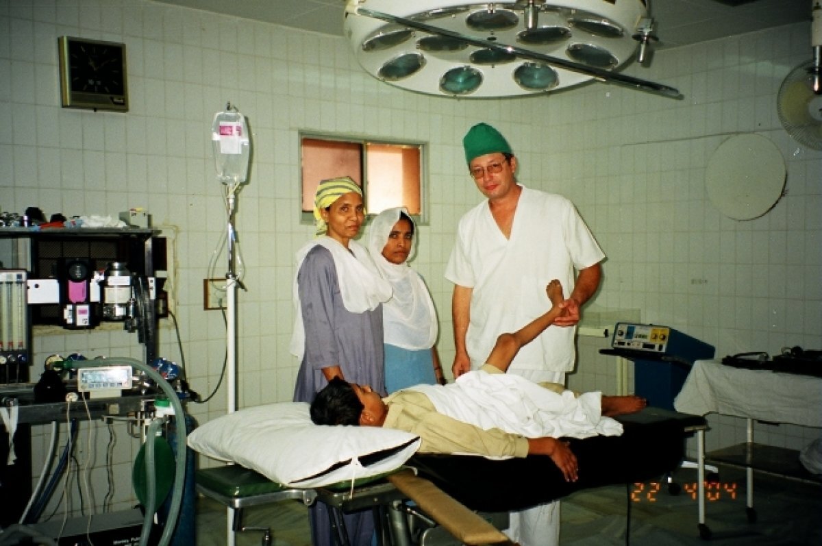    Достать руку из мясорубки.