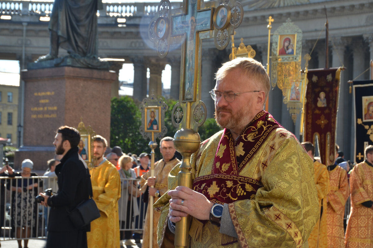 Звезды решили показать, что им дозволено все, уверен депутат.  Фото: ФедералПресс / Татьяна Буторина