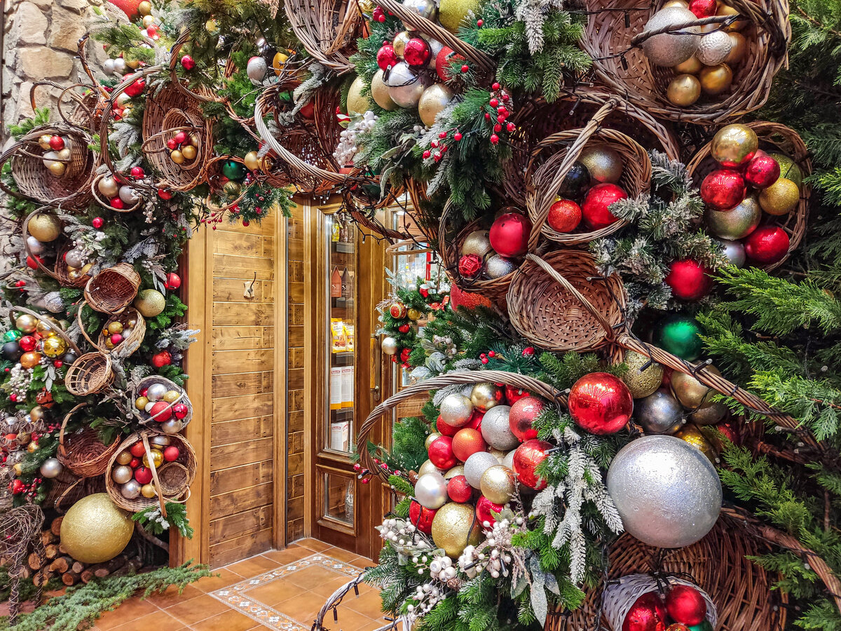 Для мальчишек и девчонок это время становится периодом сказок и веселья, для взрослых – своеобразным порталом в детство. // Туристический портал Республики Крым, Кристина Безумнова