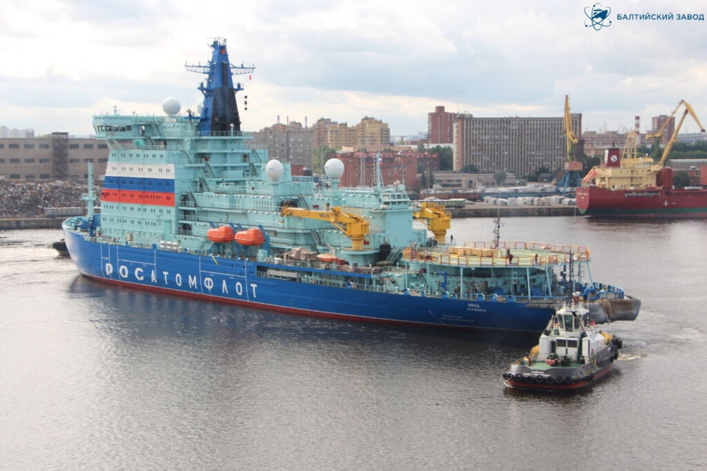 Переход атомного ледокола "Урал" на КМЗ / Фото: "Балтийский завод"  📷
