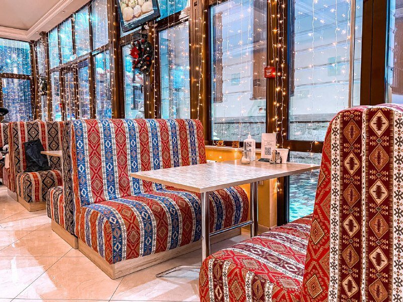 Столовая "888" на Курортном бульваре рядом с Нарзанной галереей. 