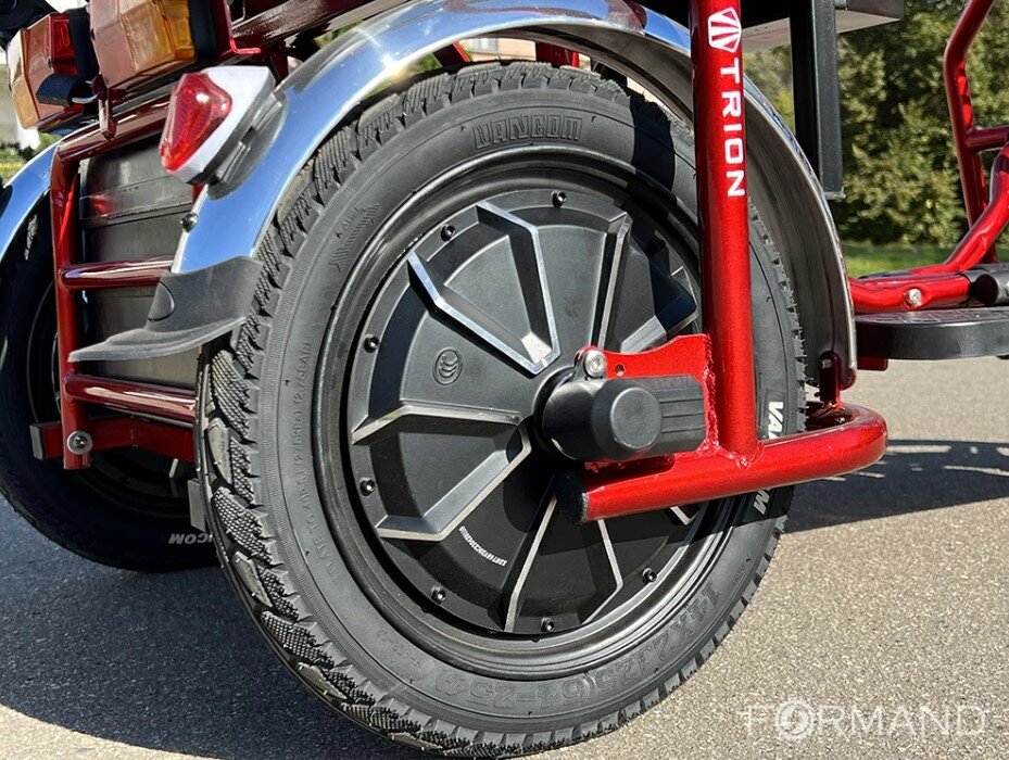 TRION Transporter DUAL оснащен двумя двигателями суммарной мощностью 1600 Вт (по 800 Вт на каждое колесо)