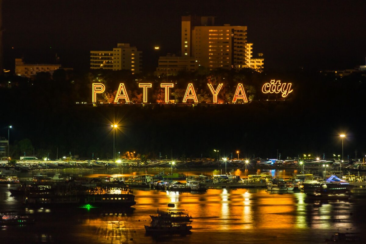 Паттайя центр города. Таиланд город Паттайя. Паттайя Сити. Ночная Паттайя. Паттайя ночью.