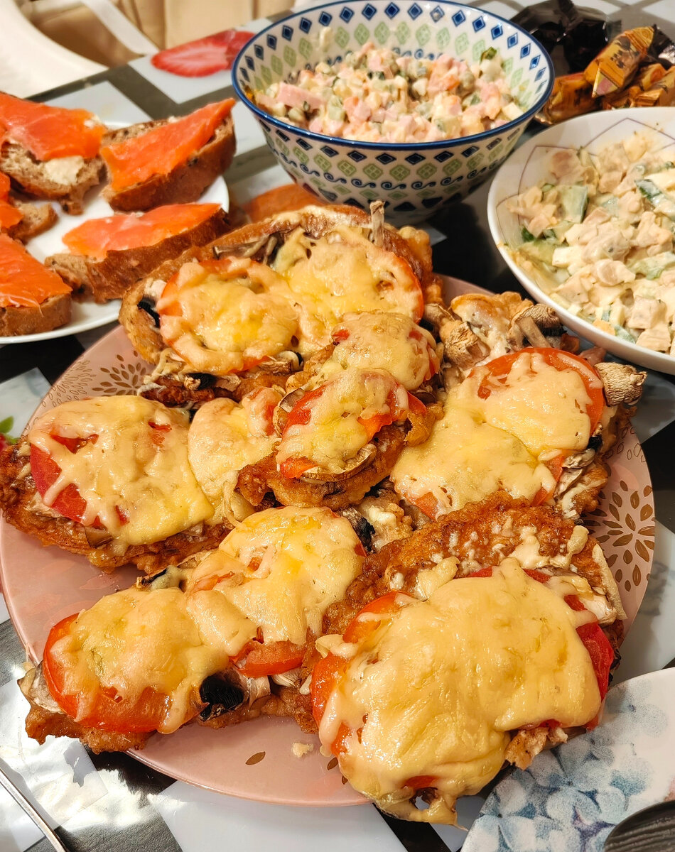 Наверняка у этого ужина был особый повод. Но не Новый год