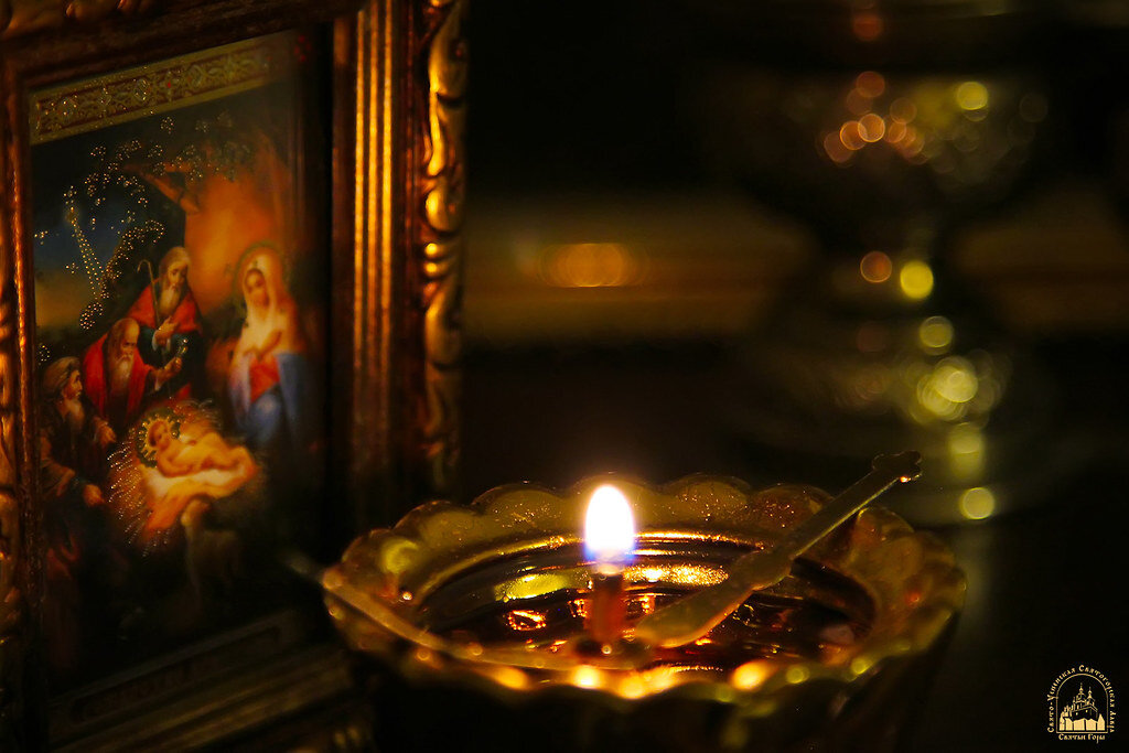 Лампада для иконы пресвятой богородицы. Лампада времени. Кадило дым. Лампада времени. Лампадка керосинка в храме.