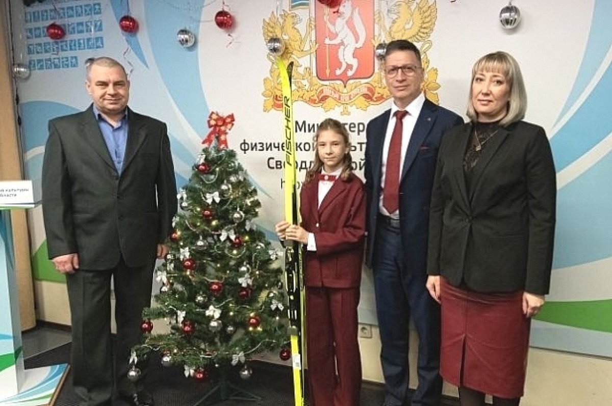    Школьница из Свердловской области получила в подарок от президента лыжи