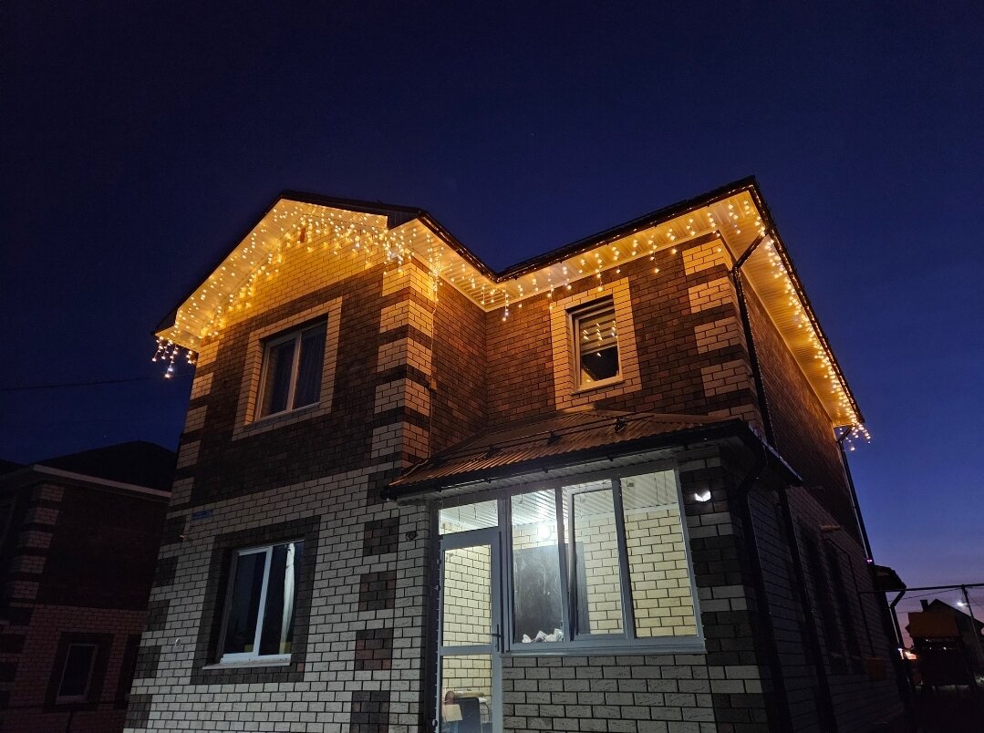 В этом году новогодний декор появился задолго до нового года)