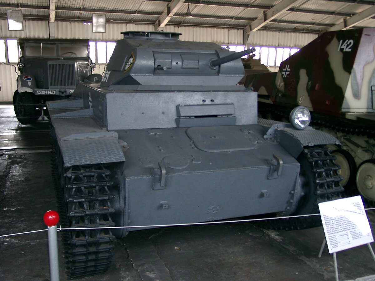 Pz.Kpfw.II Ausf.F по состоянию на 2003 год. Тогда он нес маркировки 18-й танковой дивизии.
